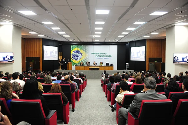 Avança projeto de tramitação eletrônica na administração pública