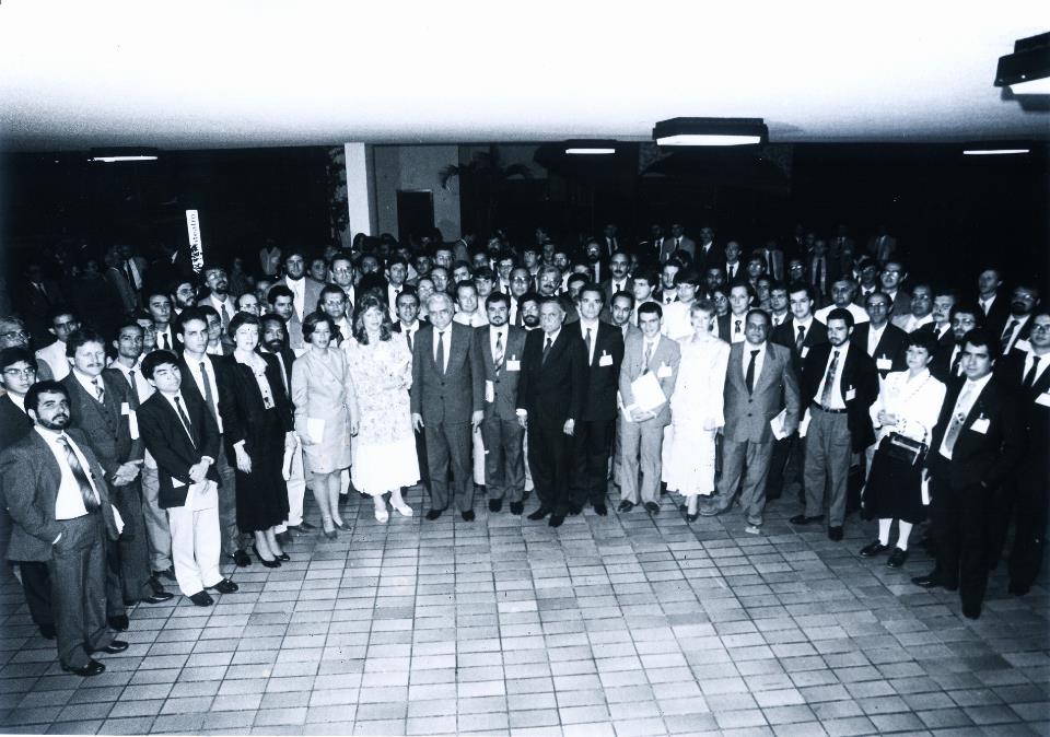 Foto: Revista do Serviço Público (imagem dos aprovados no concurso para EPPGG com o ministro Aluízio Alves) - Edição de Jul a Dez de 1988