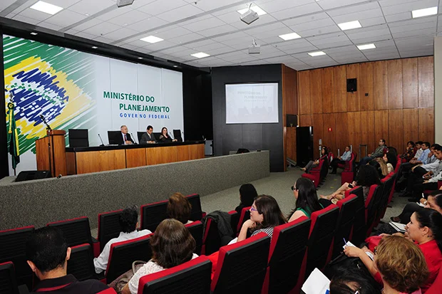 Servidores debatem comunicação de dados na administração pública
