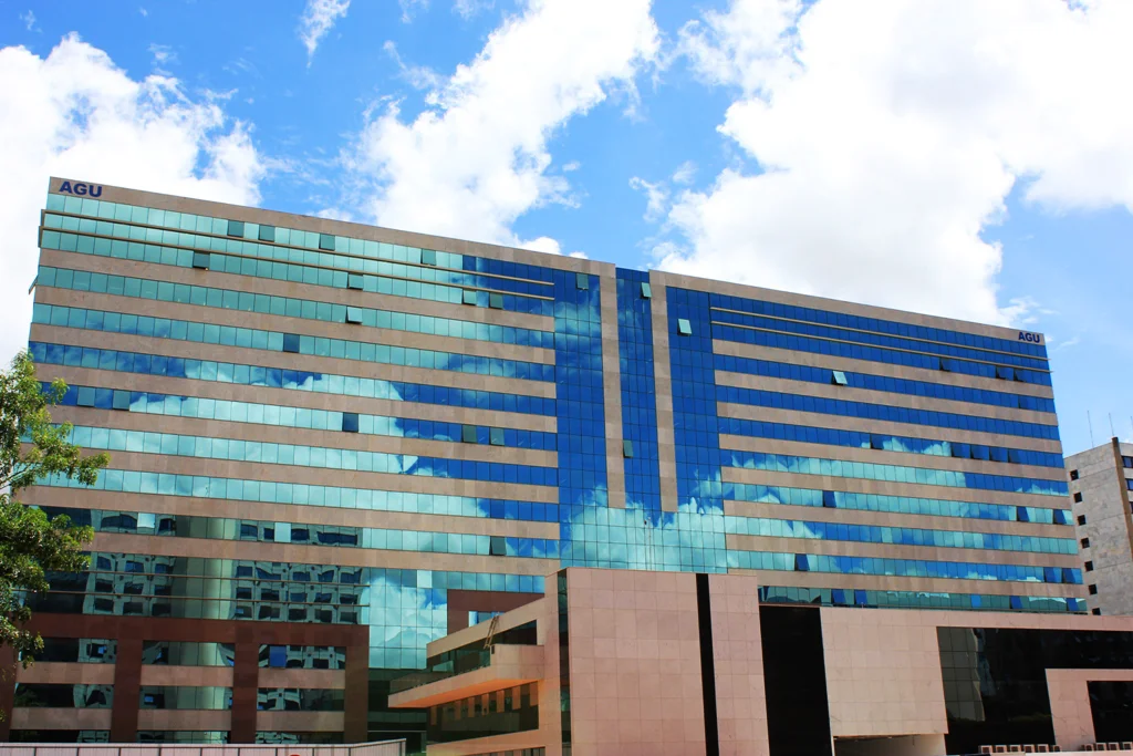 AGU comprova extinção de adicionais e evita impacto de R$ 25 bi aos cofres públicos