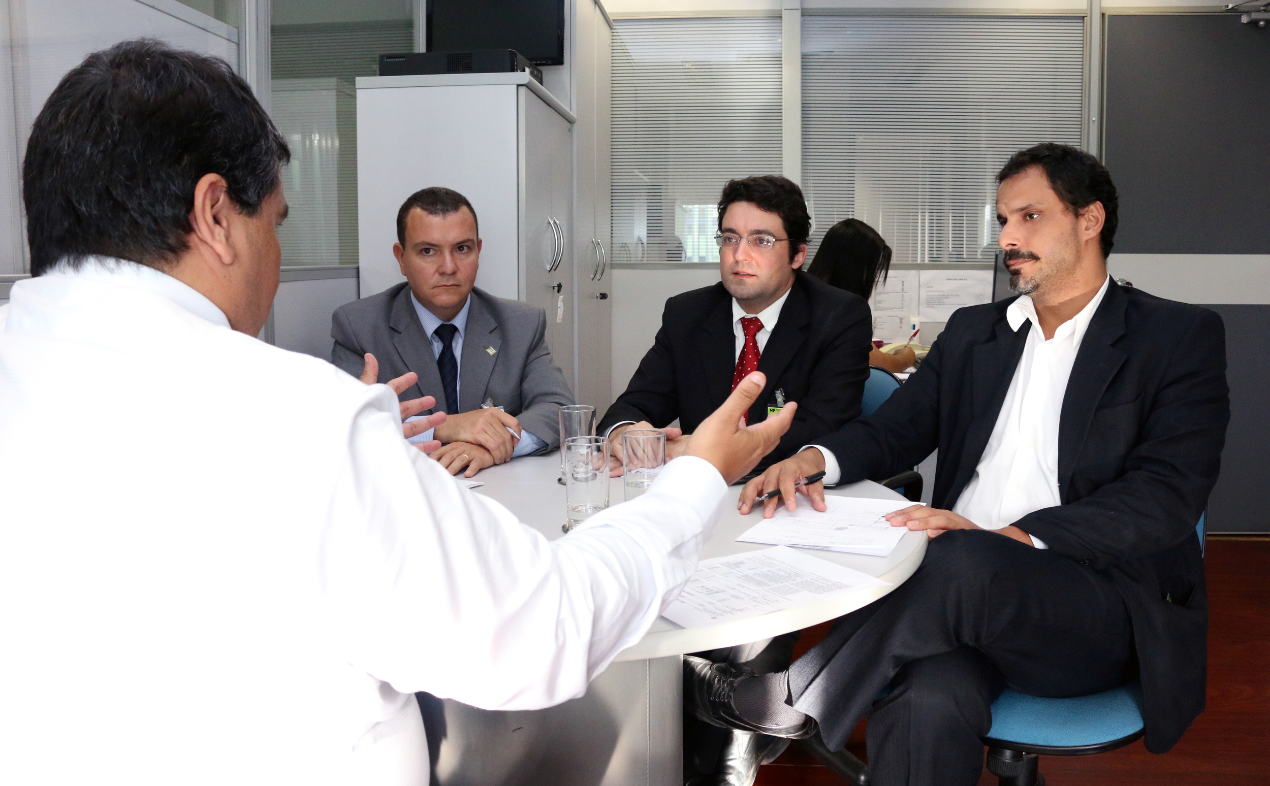 Tito Fróes, João Aurélio, Alex Canuto e Andrei Soares em reunião. Foto: Filipe Calmon / ANESP