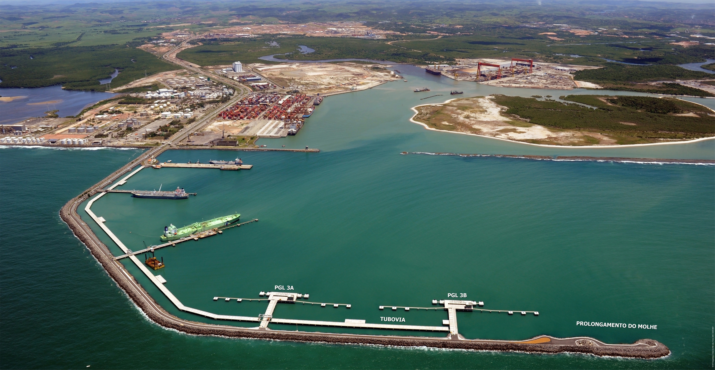 Legenda: Porto do Suape. Crédito: Governo de Pernambuco.