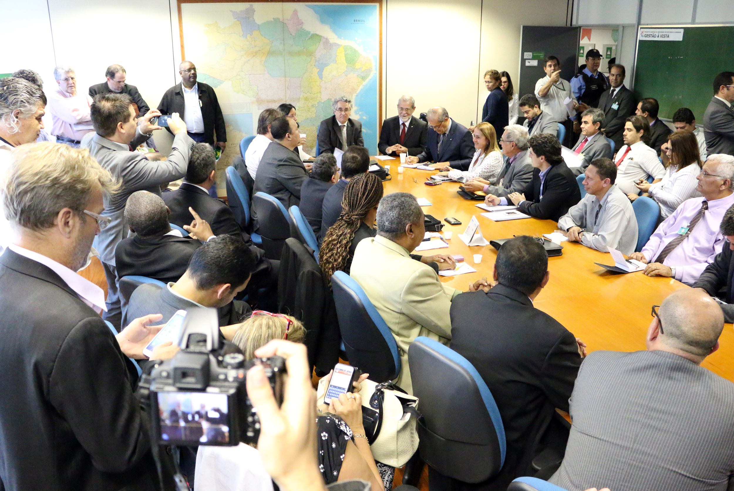 Campanha Salarial 2015: Governo ignora inflação passada e apresenta índices de reajuste baseado em projeções para 2016-19