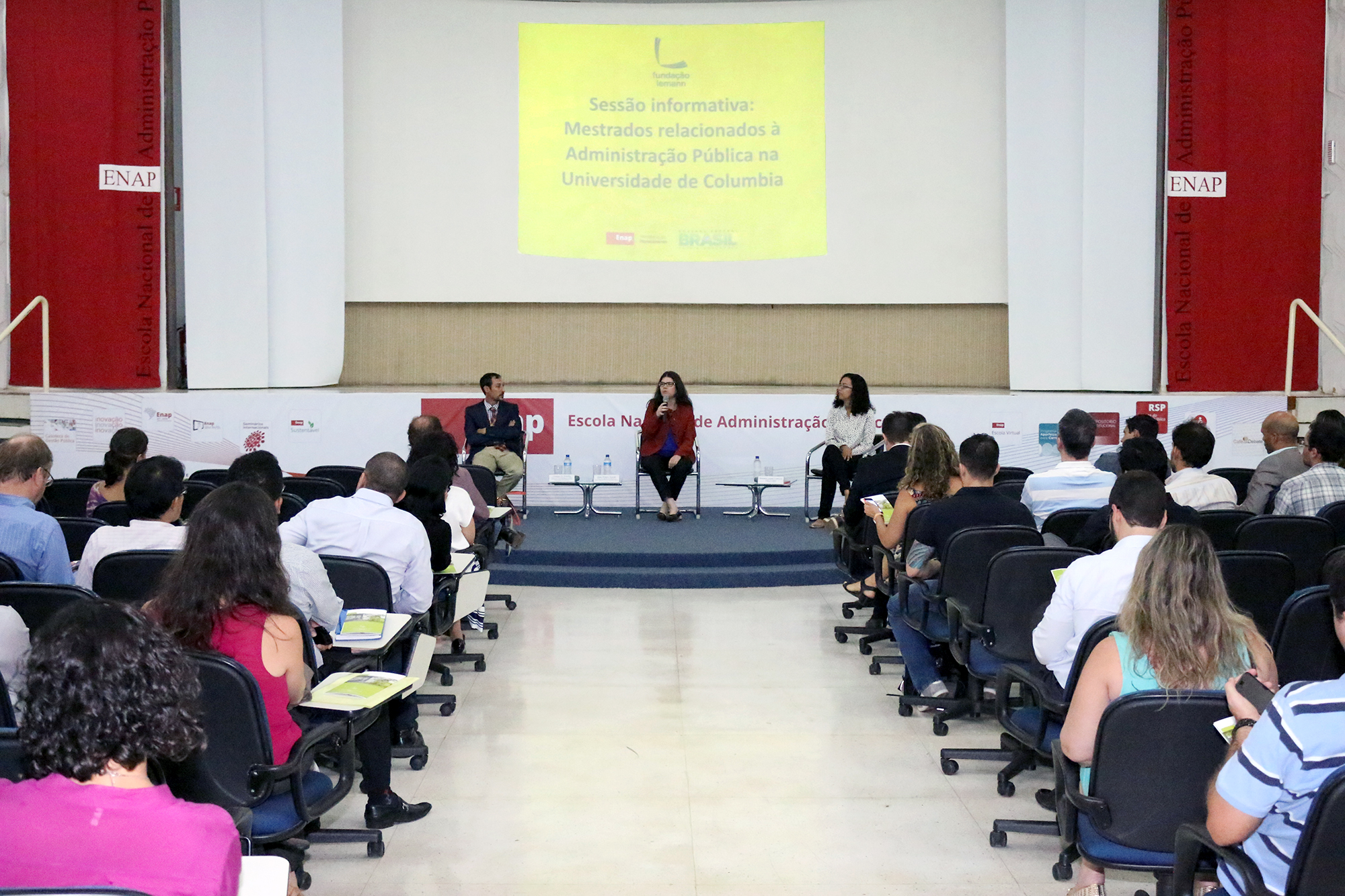 Aline Soares, ao centro, foi a anfitriã do encontro