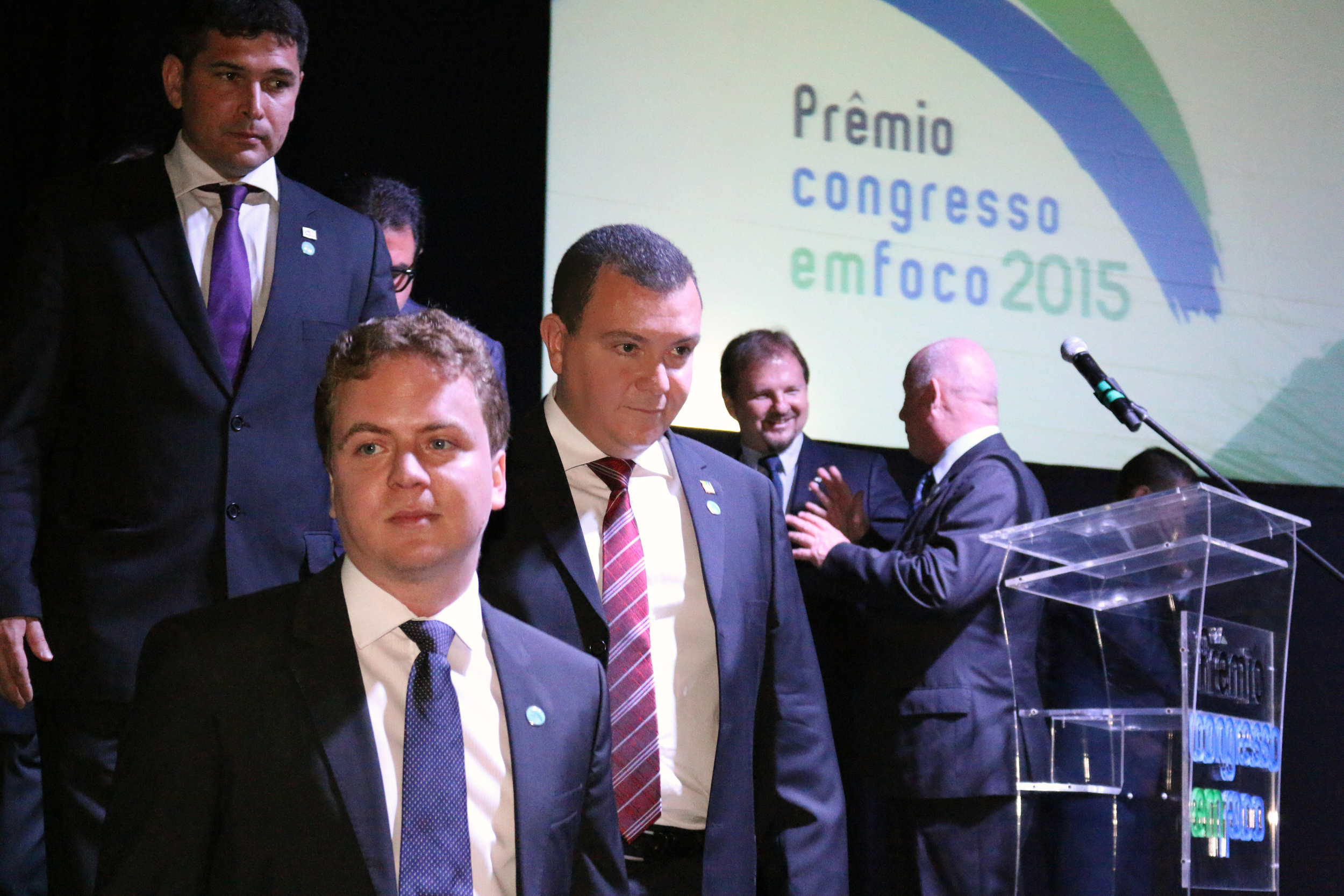 Presidente da ANESP, João Aurélio. Junto com ele, Matheus Silva, representante da AACE e, ao fundo, Márcio Gimene, Presidente da ASSECOR