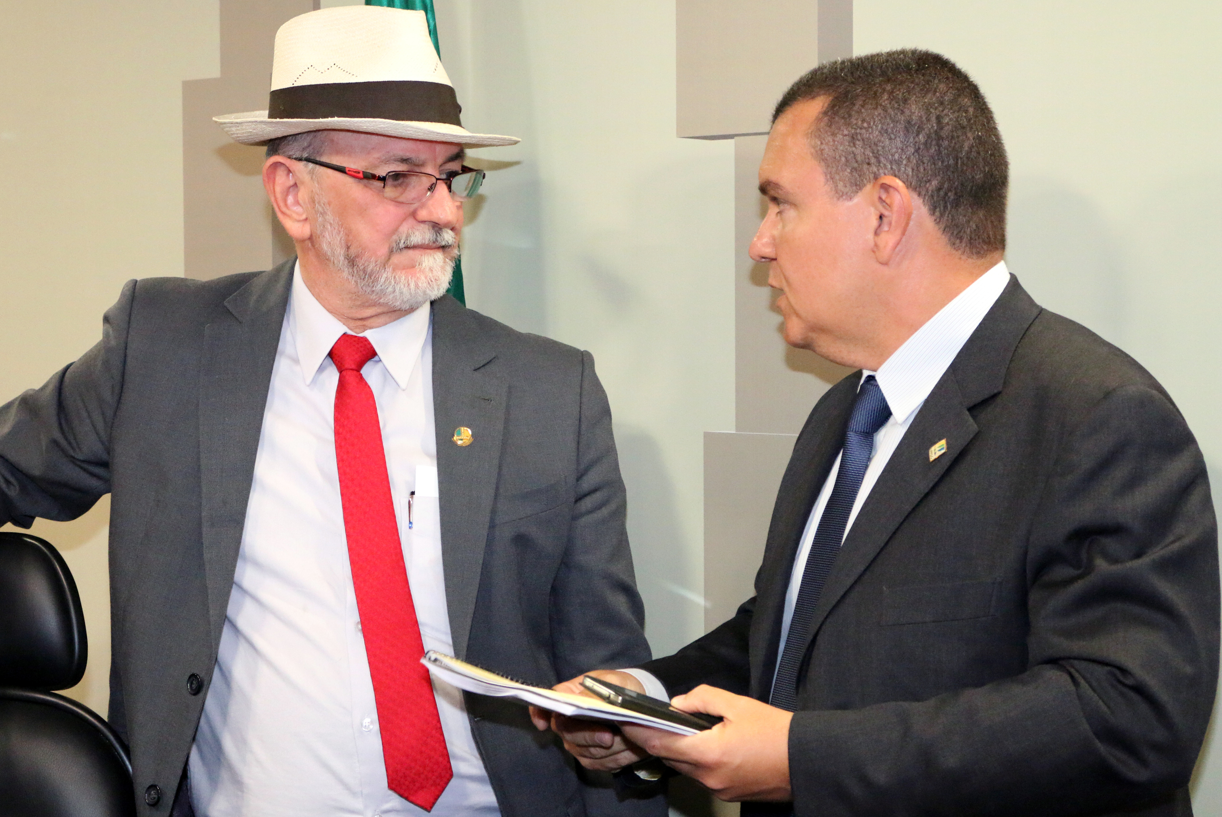 Senador Donizeti Nogueira conversa com o Presidente da ANESP
