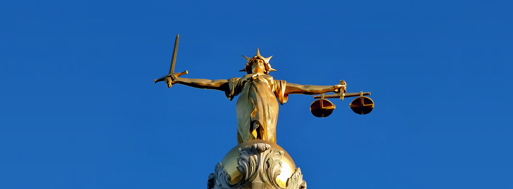 Estátua representa a Justiça no topo do Tribunal Central Criminal de Londres. Foto: Lonpicman