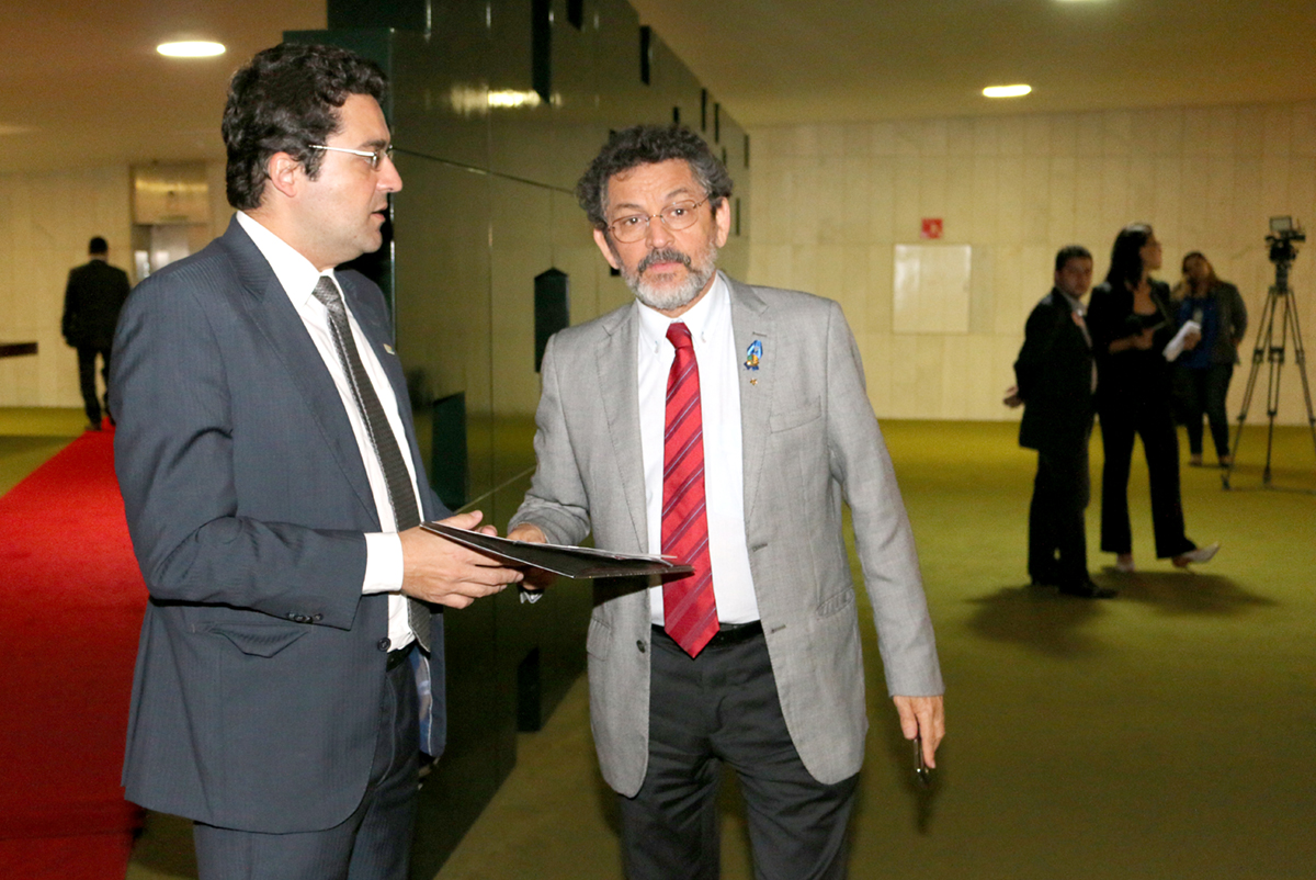  O Diretor Jurídico da ANESP, Alex Canuto, com o Senador Paulo Rocha (PT-BA) 
