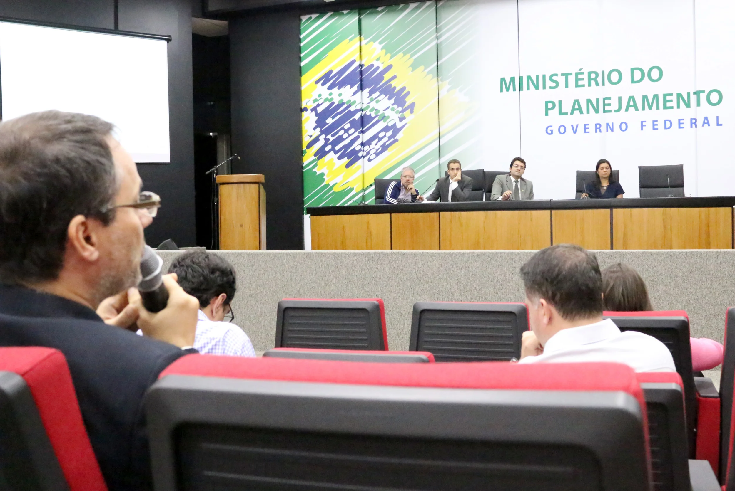 AGE debate liminar contra MP 689, Pautas da Carreira para 2016 e cria GT sobre "Estruturação da Carreira de EPPGG e Espaços Estratégicos de Atuação”