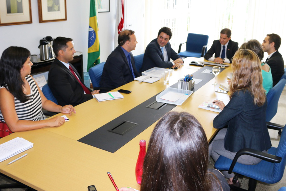  A partir da esquerda: Ana Mesquita, Pedro Cavalcante, Paulo Paiva, Alex Canuto, Gleisson Rubin, Matheus Azevedo, Maria Stela e Michelle Silva 