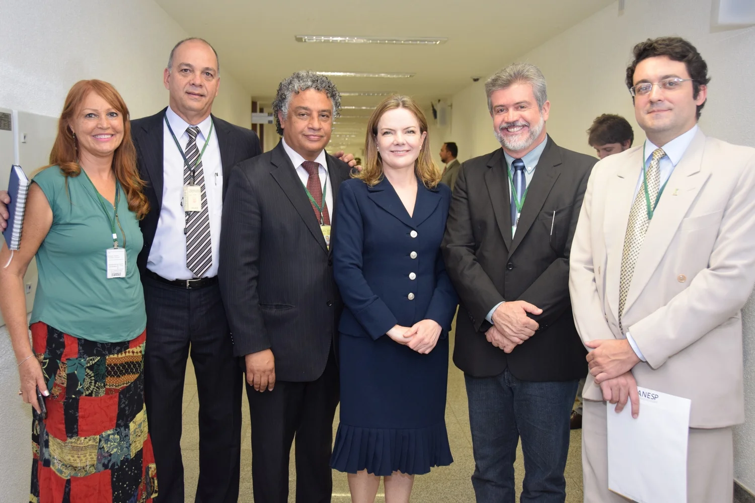 Alex Canuto, presidente da ANESP, com Nilton Paixão, da Pública - Central Sindical, a Presidente da CAE, Senadora Gleisi Hoffmann e outras lideranças sindicais. Foto: Luísa Dantas / Sindilegis