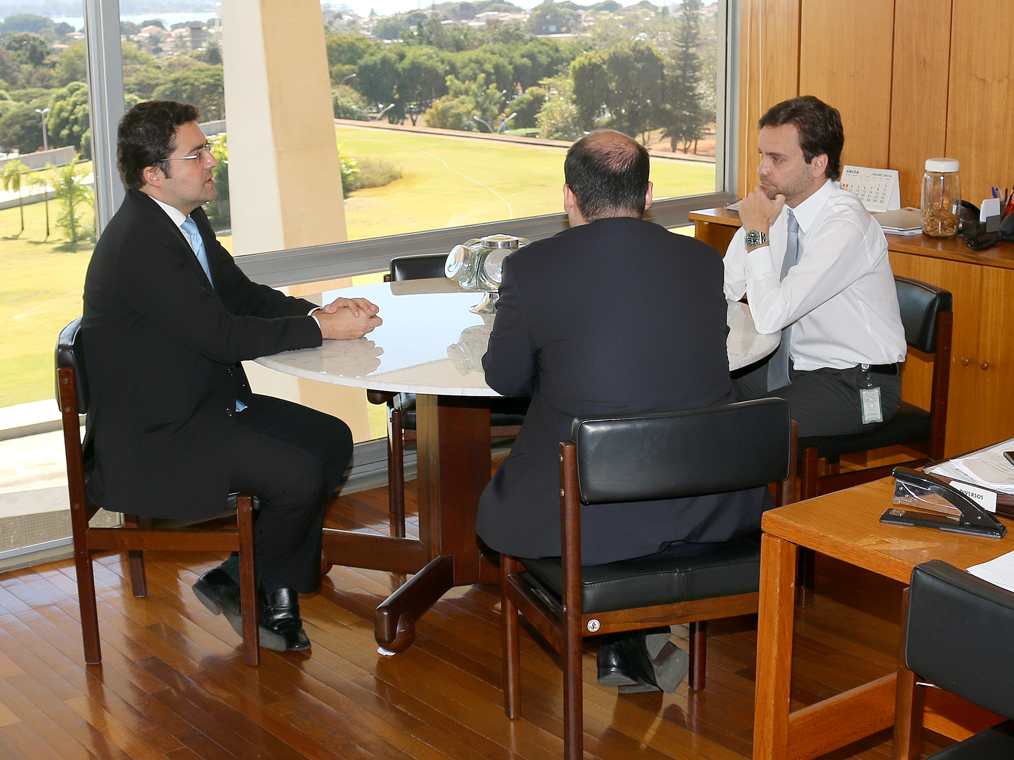 Presidente Alex Canuto em conversa com o Subchefe para Assuntos Jurídicos da Casa Civil, Gustavo do Vale Rocha. Foto: Filipe Calmon / ANESP