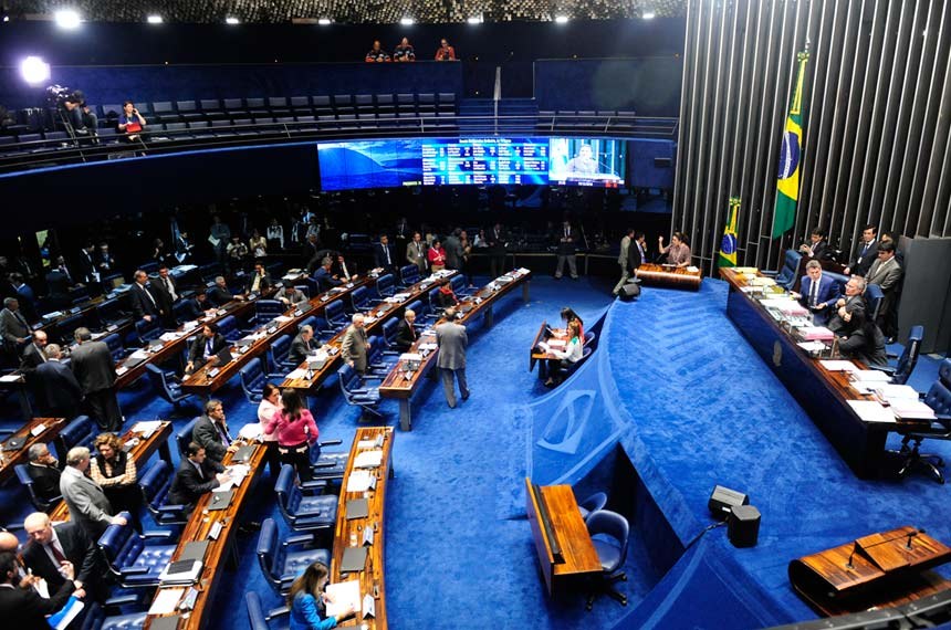 Senado aprova projetos para barrar os supersalários