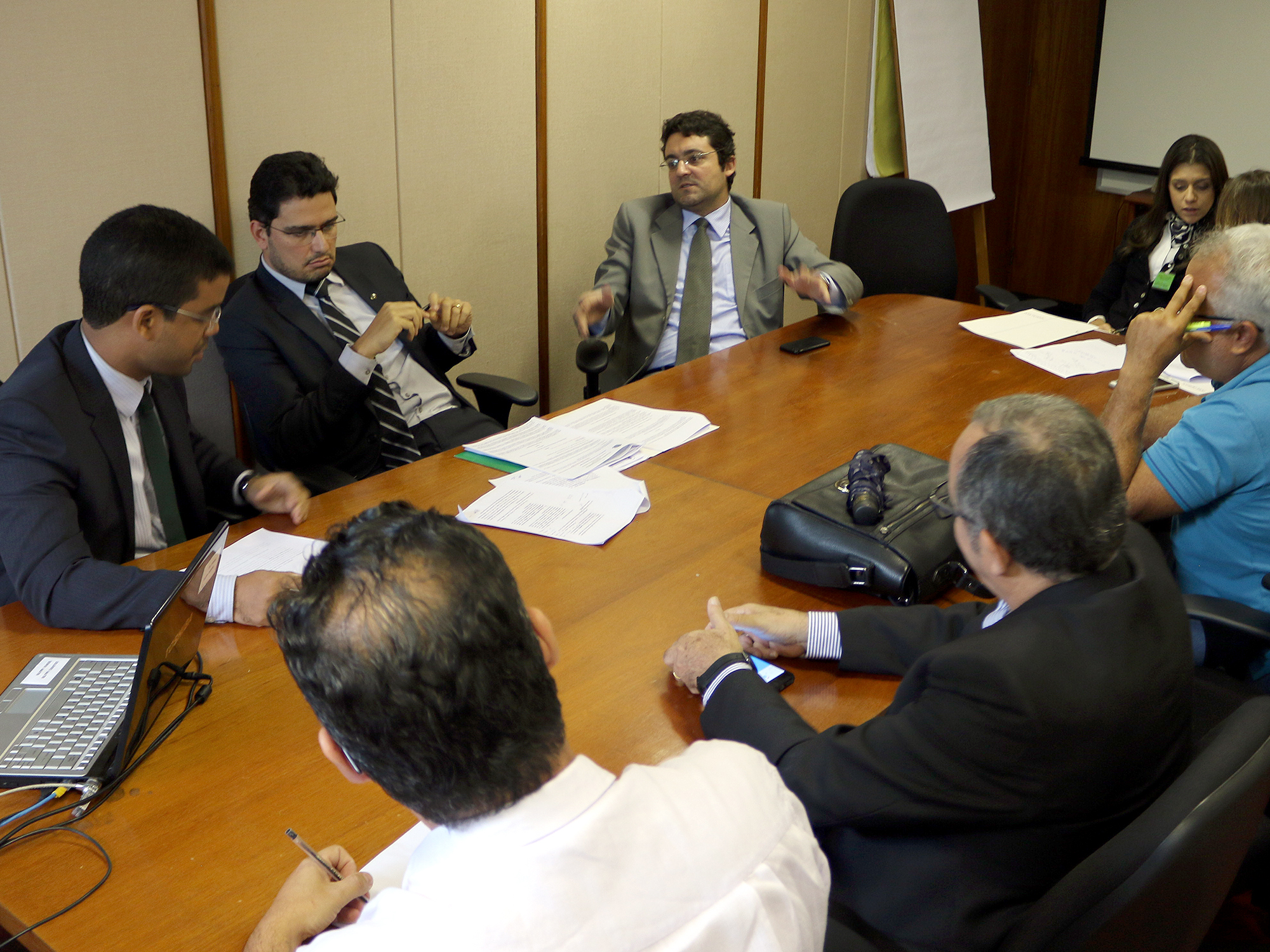 Alex Canuto durante argumentação com o Presidente da CESP. Foto: Filipe Calmon / ANESP