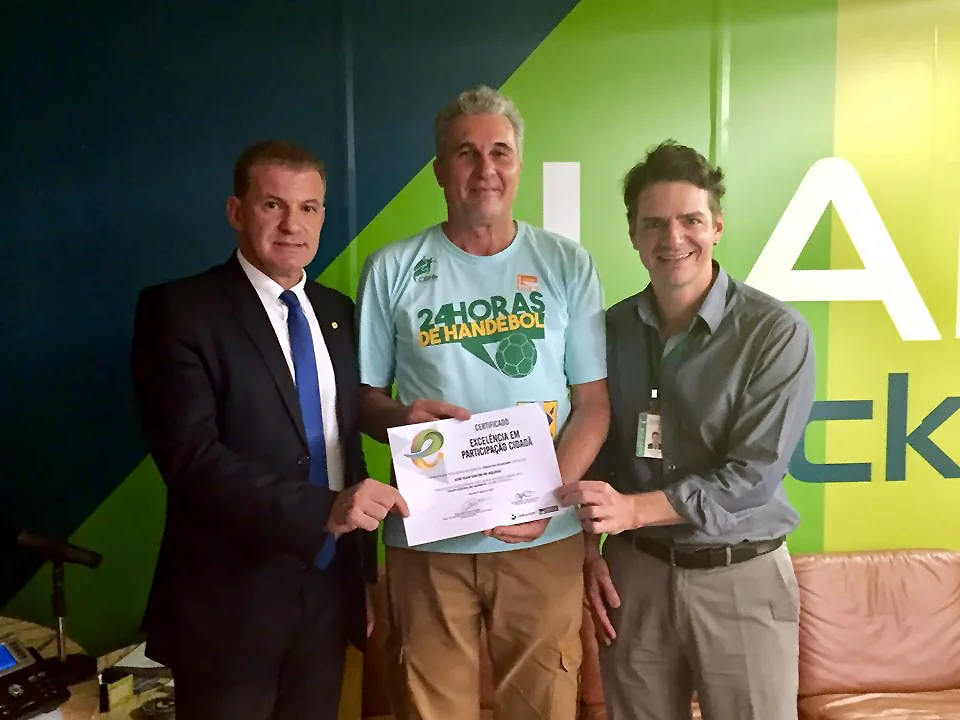 Especialista José Ivan, lotado no Ministério do Esporte, recebe certificado por excelência em participação cidadã na Câmara