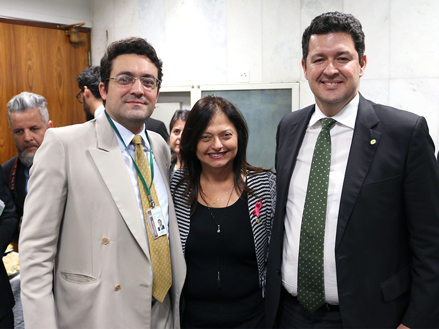 Alex Canuto, e os deputados Alice Portugal e Betinho Gomes.