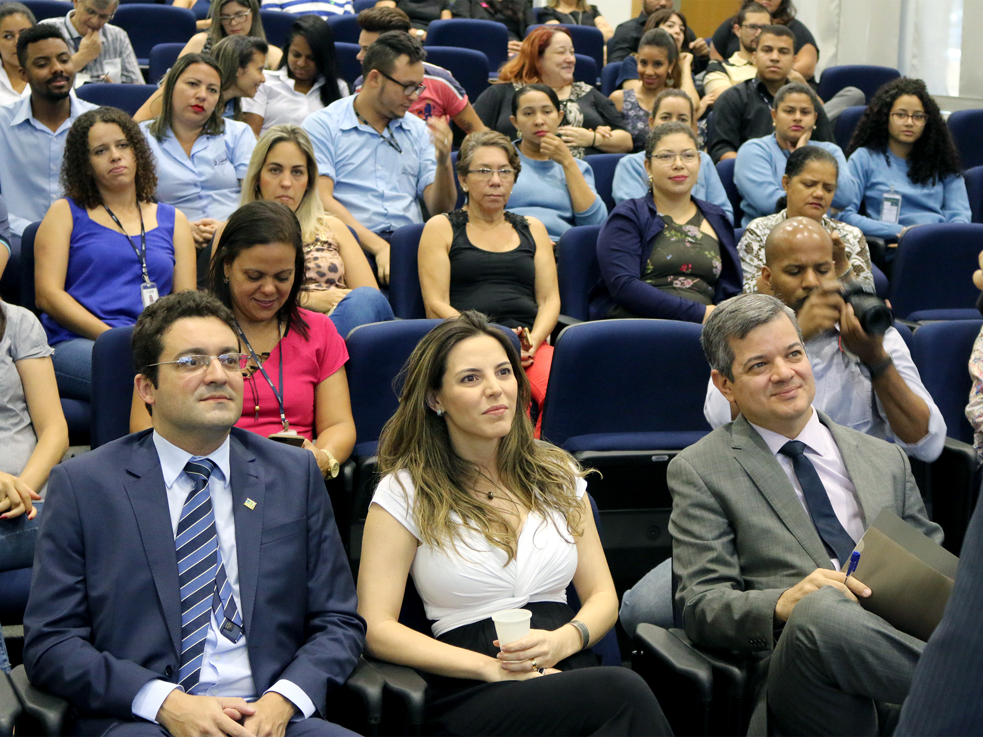  Alex Canuto, a EPPGG Mariana Boabaid, Diretora de Administração e Planejamento do CADE, e o Presidente do CADE, Alexandre Barreto. 