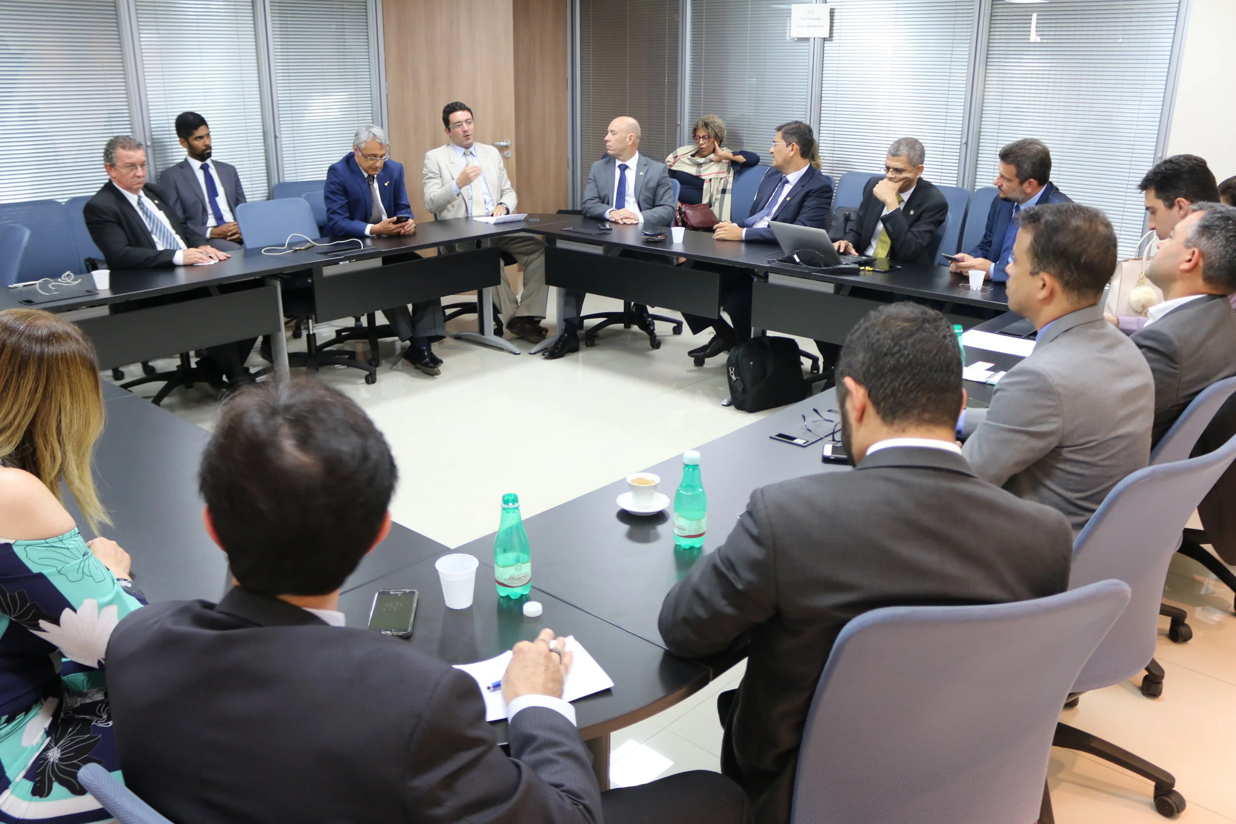 “Privilegiados não somos nós. Privilegiado é quem precisa de foro privilegiado pra escapar da justiça”, diz Presidente da ANESP após encontro com Vice-Líder do Governo na Câmara