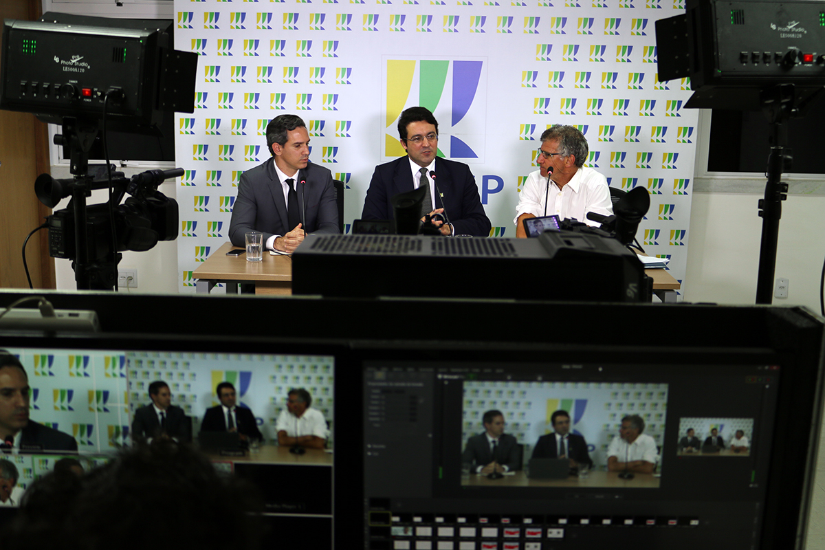  Presidente Alex Canuto media os debates. Fotos: Filipe Calmon / ANESP 