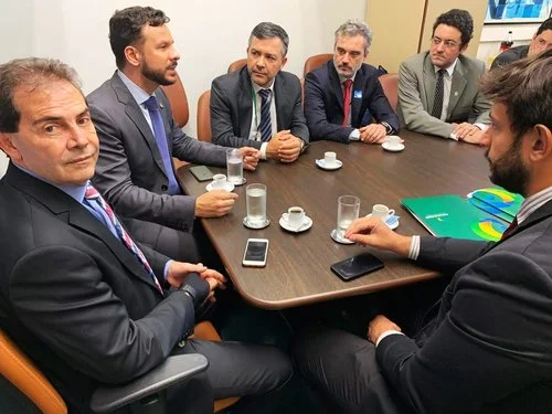 A partir da esquerda: Deputados Federais Paulo Ferreira da Silva e Professor Israel em reunião com representantes do Fonacate