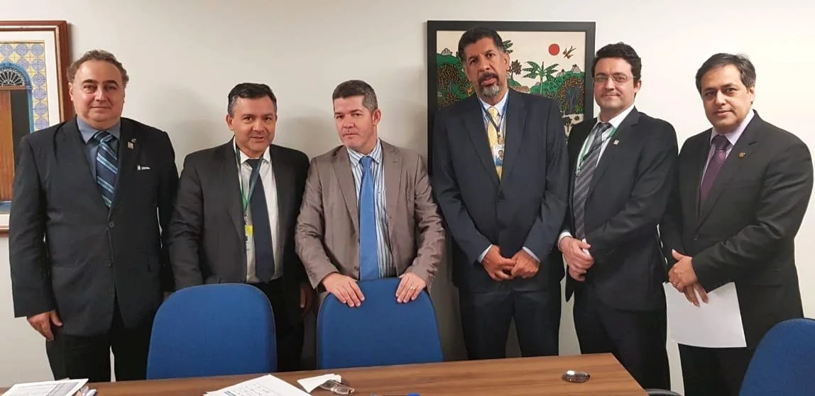 Coleta de assinaturas marca a semana da ANESP e do Fonacate; conheça o conteúdo das emendas