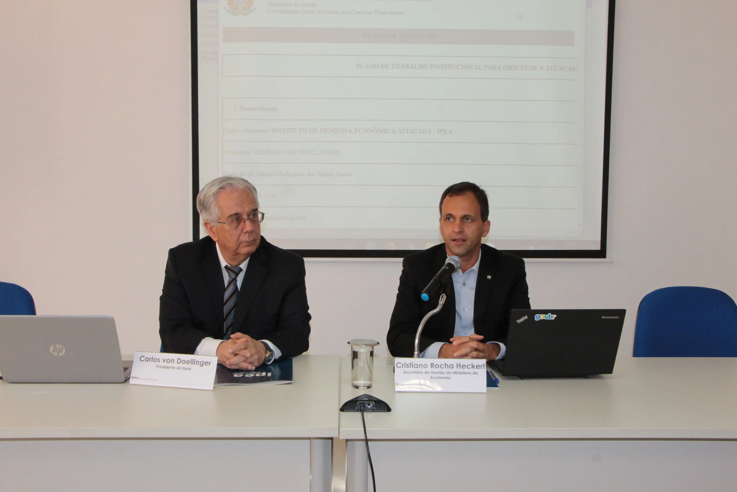 Secretário de Gestão, Cristiano Heckert, e presidente Ipea, Carlos Von Dollinger, durante assinatura do plano de trabalho. Foto: Clésio Rocha/ME