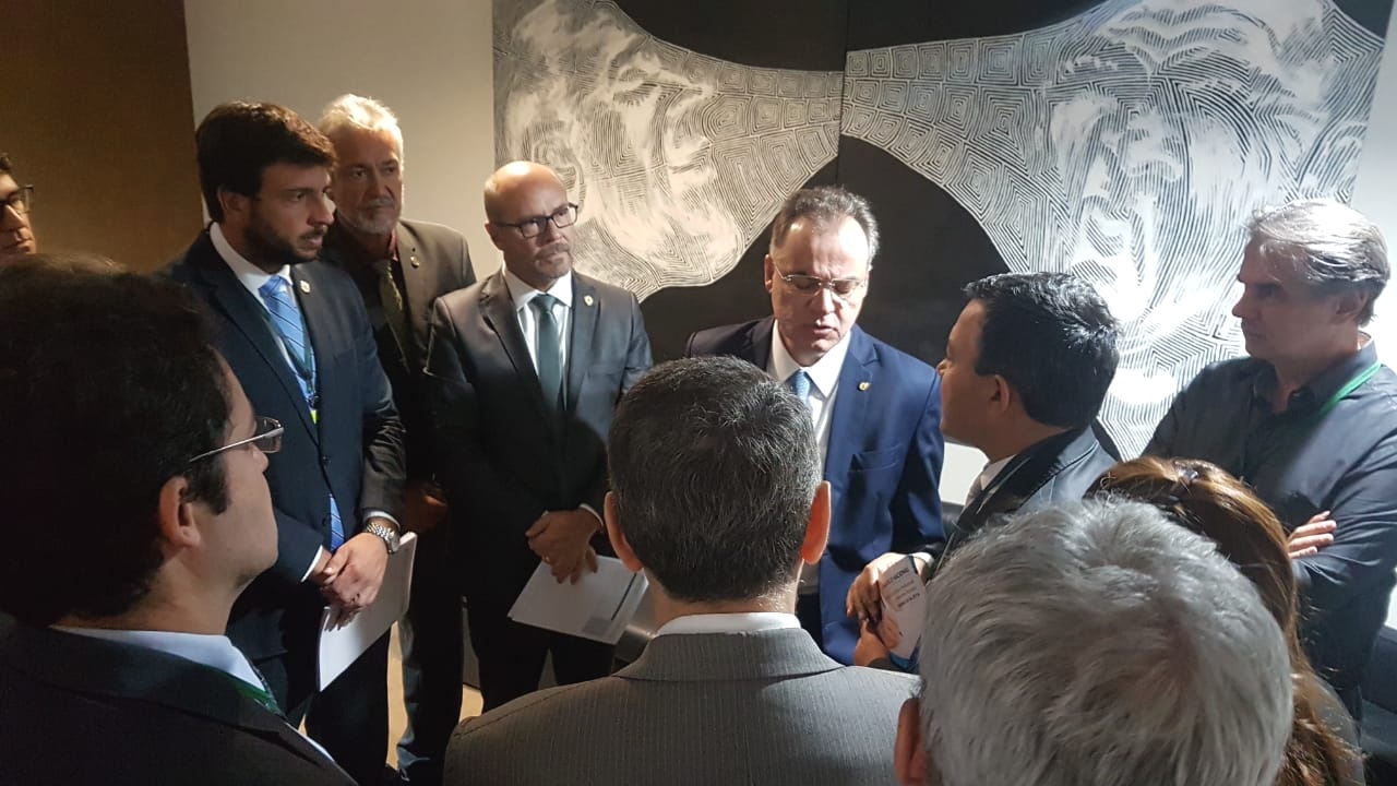 Alex Canuto e demais dirigentes do Fonacate, em conversa com o Deputado Samuel Moreira, relator da Reforma da Previdência