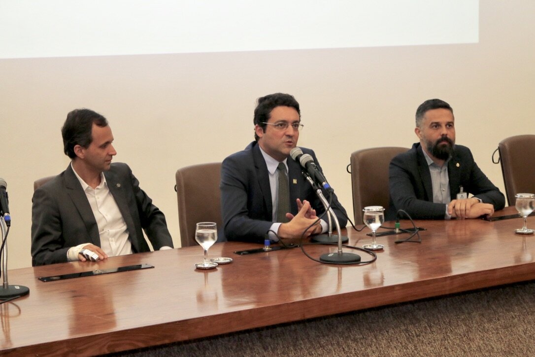  Alex Canuto em sua fala na mesa de abertura da cerimônia 