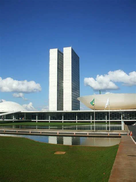 “Dois PLs, uma questão”: no Jota, EPPGG discute regulação das plataformas no Brasil