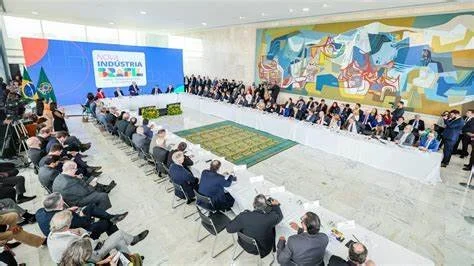 “Nova Indústria Brasil”: EPPGG discute neoindustrialização na Revista Fórum