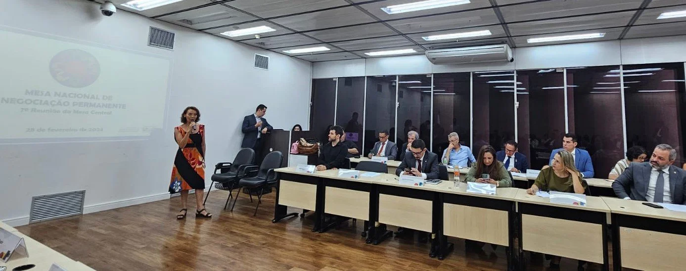 Mesa de Negociação: governo aguarda arrecadação extra para reajuste em 2024; mobilizações serão intensificadas