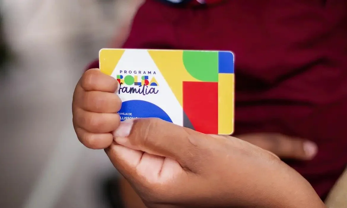 Na Folha, EPPGG celebra redução da fome no Brasil e fala sobre cashback