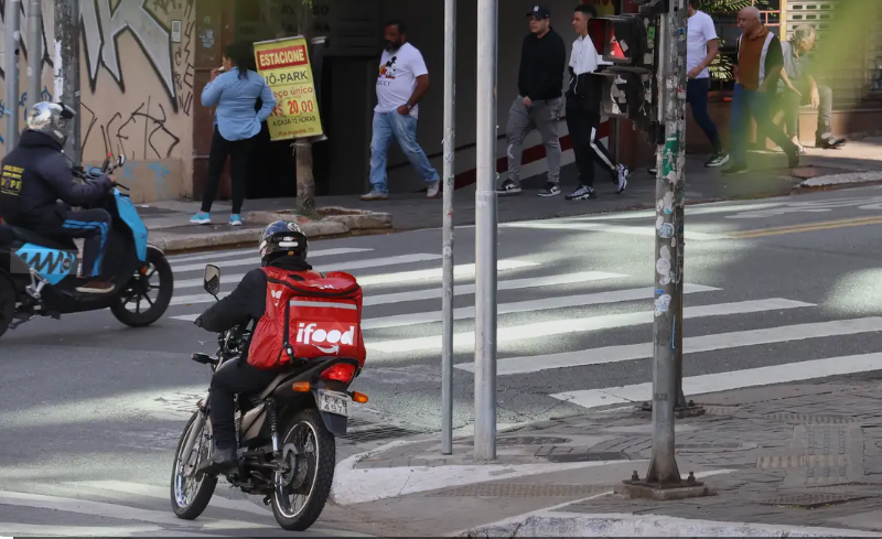 Algoritmos agem como “micro soberanos”, afirma EPPGG no Brasil de Fato