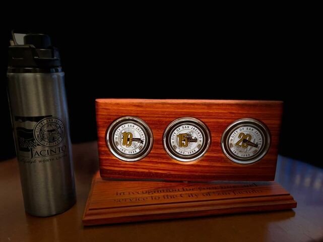 Thank you to the @cityofsanjacintoca for entrusting us to create this personalized challenge coin display commemorating years of service.  The combination of the great looking coins with the African Padauk wood make it special.

#sanjacinto #sanjacin