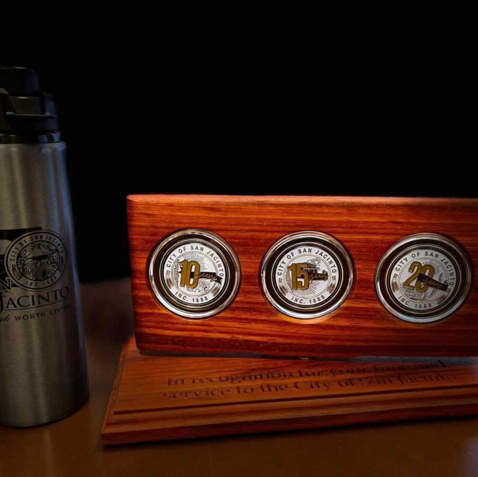 A really cool photo sent by our customer of their 3-coin display showcasing their great looking challenge coins.  Thank you @cityofsanjacintoca for sending the pics 😃