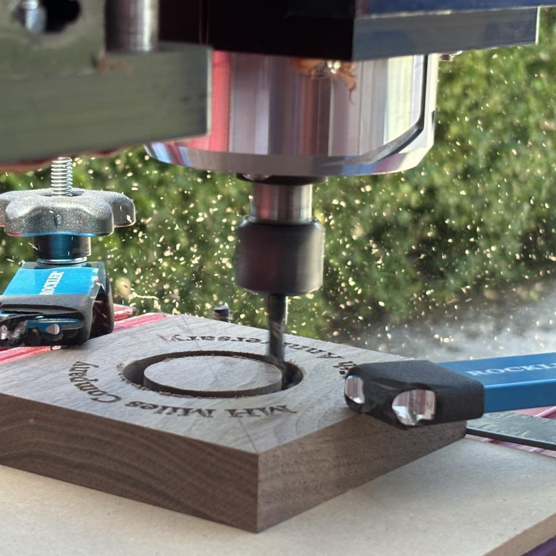 A little CNC action going on&hellip;

#cnc #actionshots #woodworking  #shopstuff #coindisplays #beworthyofrecognition #madeinmiami #maker #corporatewards #challengecoins #naturalwoods #awards #personalizedgifts #corporategifts #challengecoindisplays 