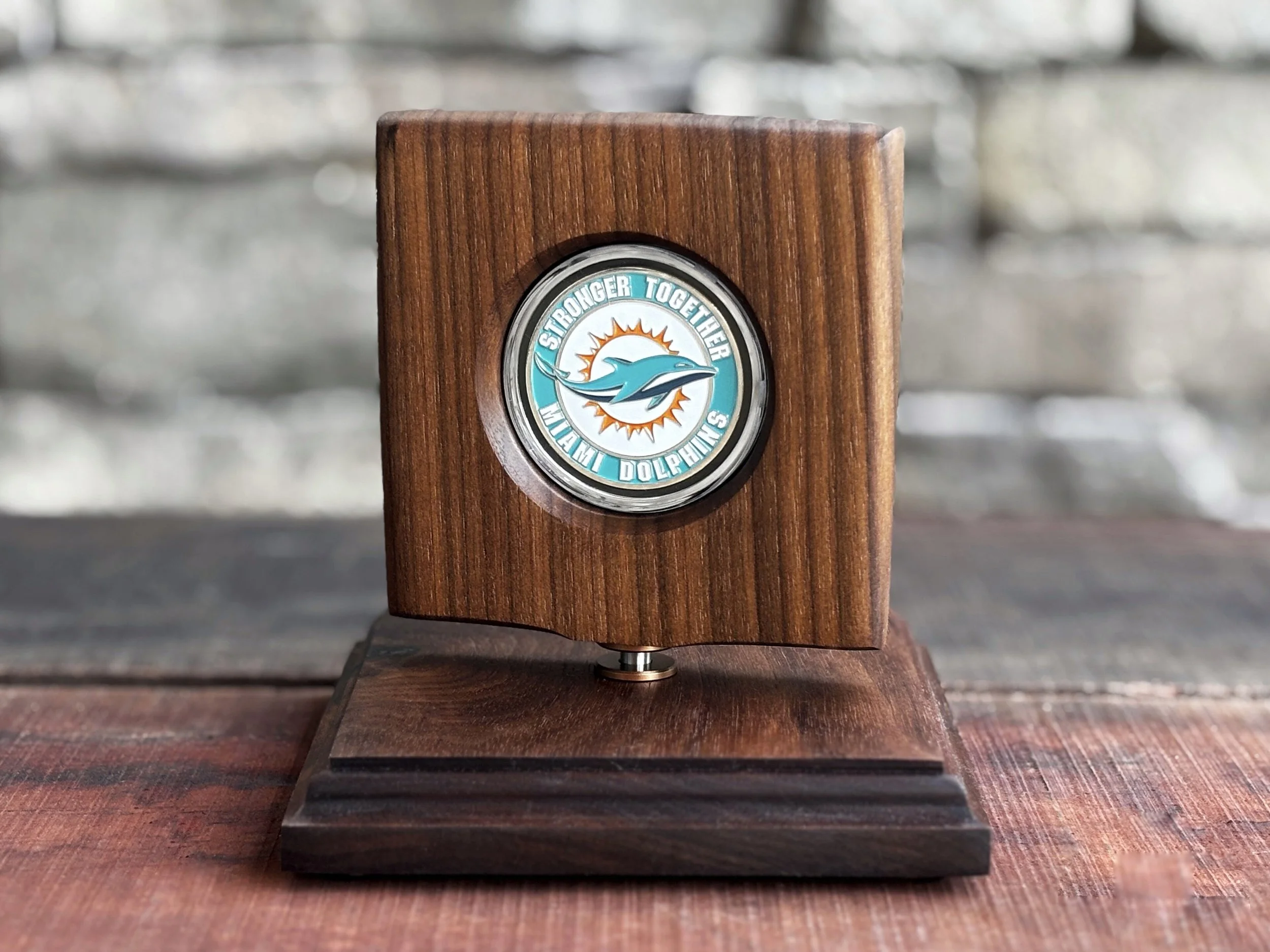 Black Walnut | 1-Coin Display - Challenge Coin Displays