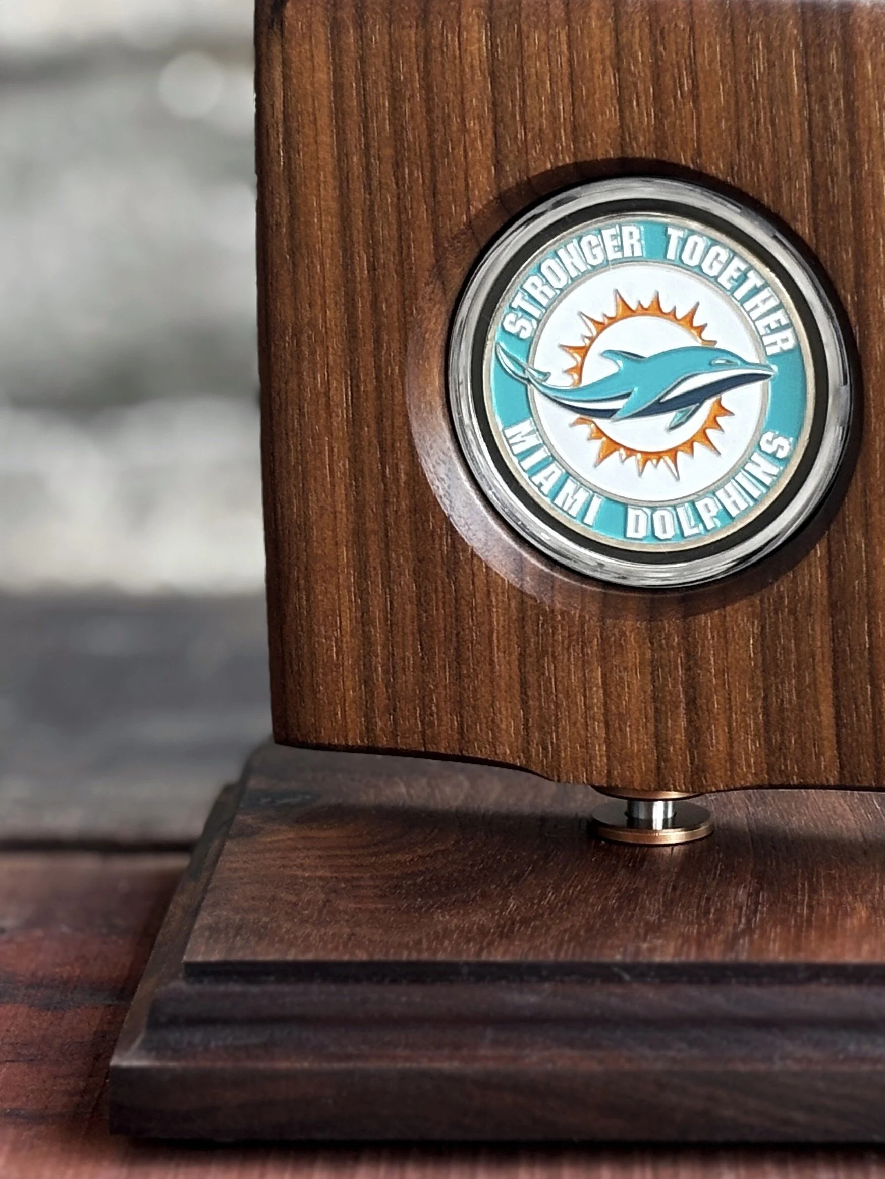 Black Walnut | 1-Coin Display - Challenge Coin Displays