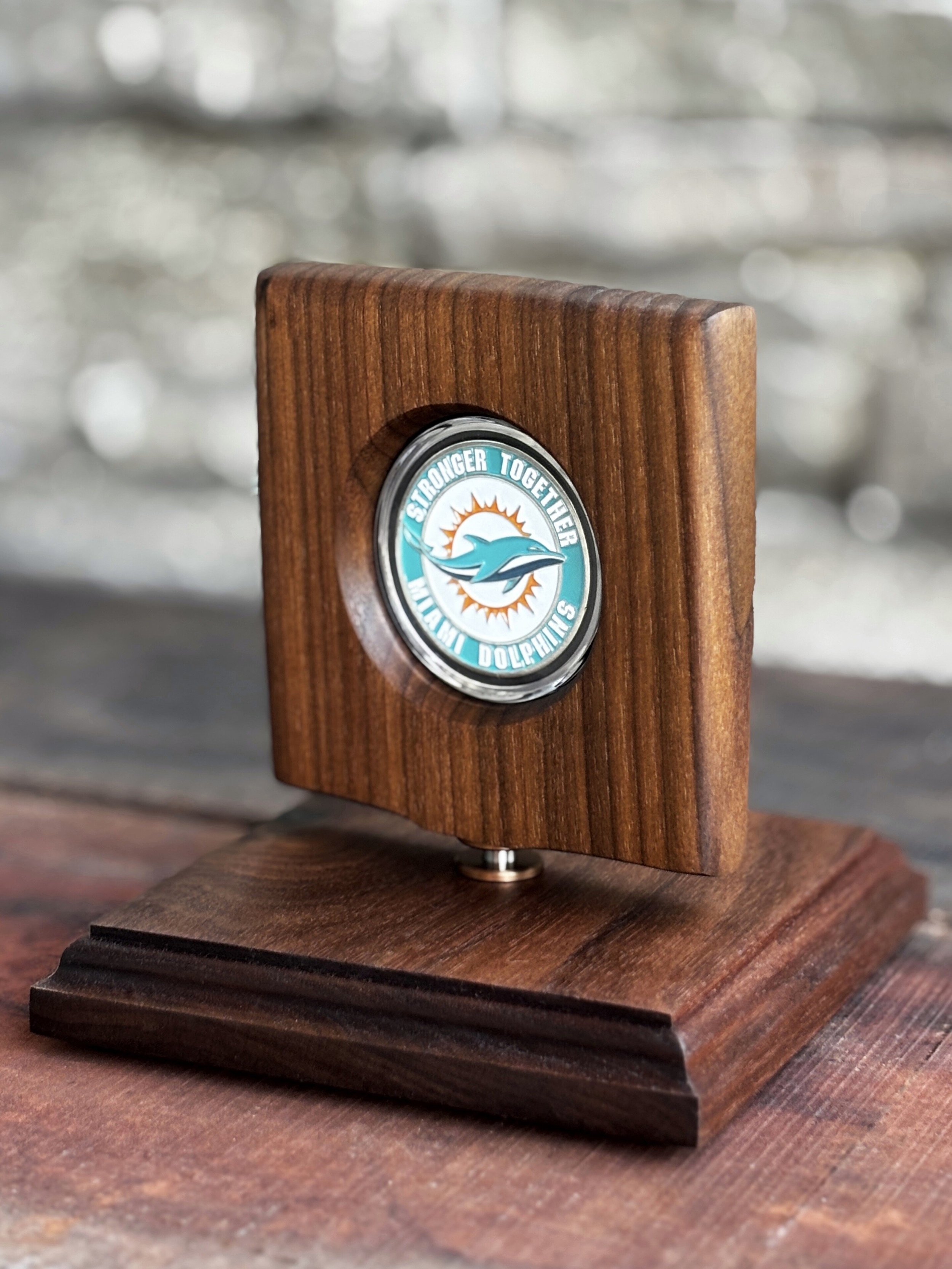 Black Walnut | 1-Coin Display - Challenge Coin Displays