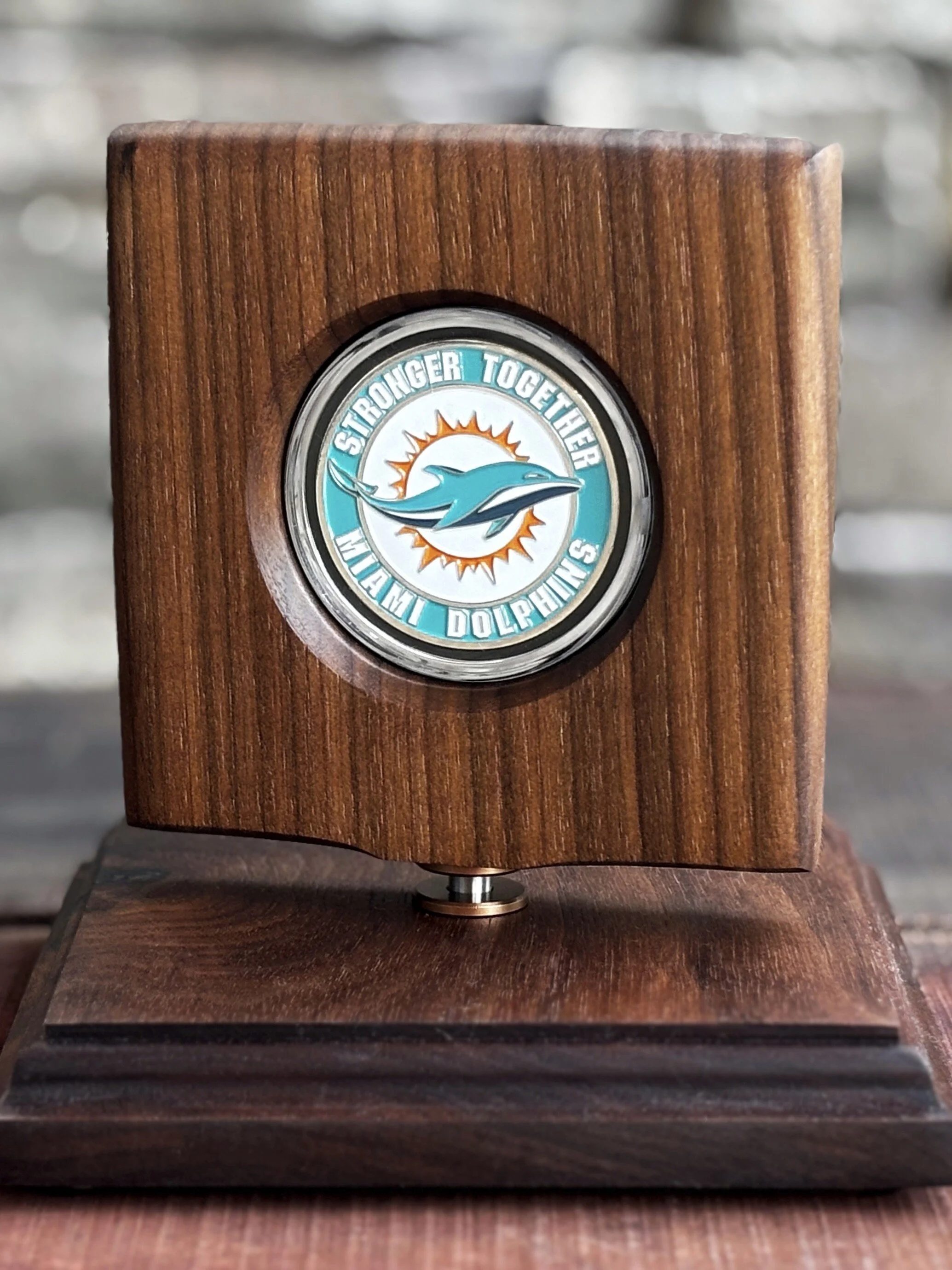 Black Walnut | 1-Coin Display