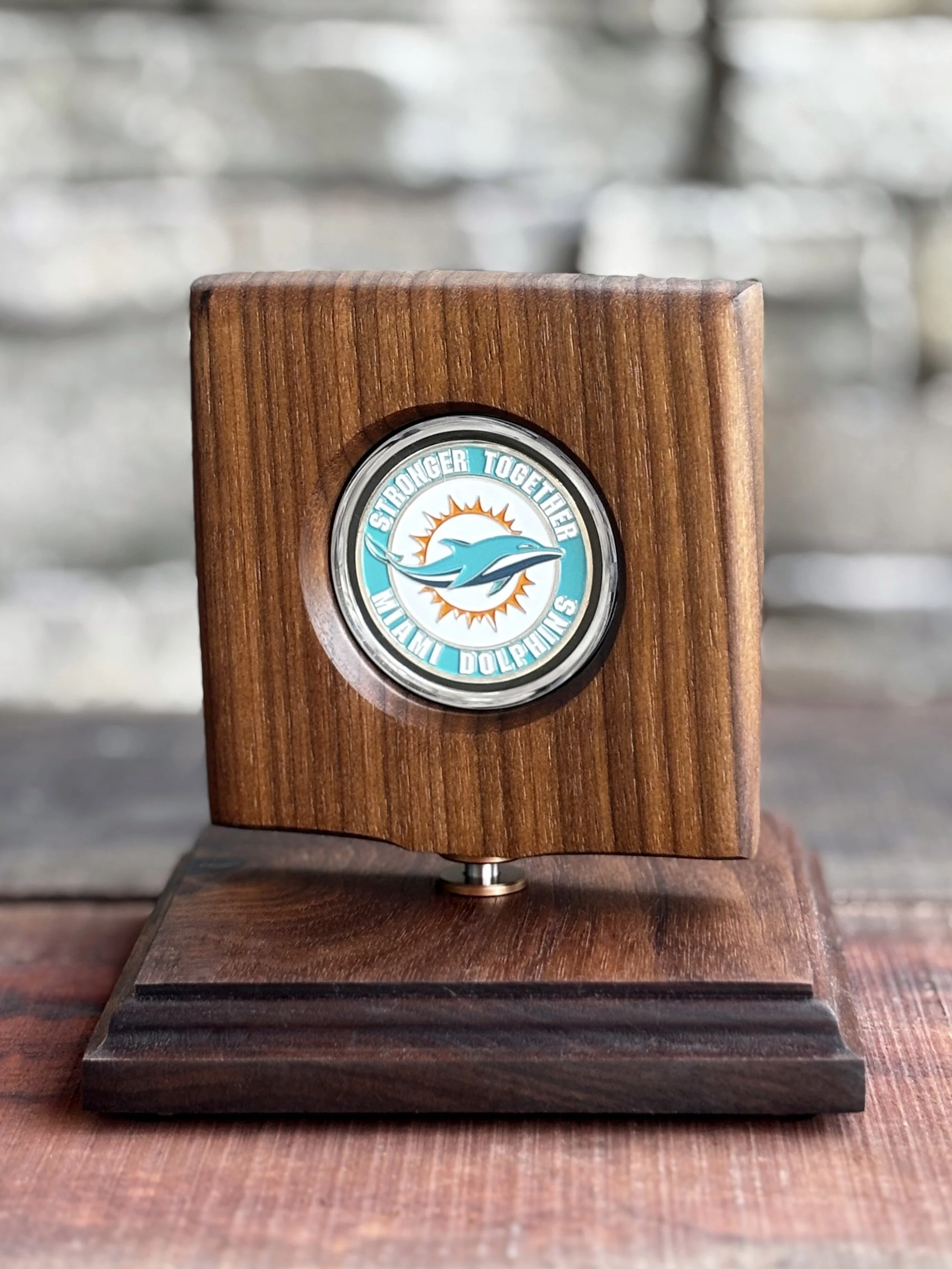 Black Walnut | 1-Coin Display - Challenge Coin Displays