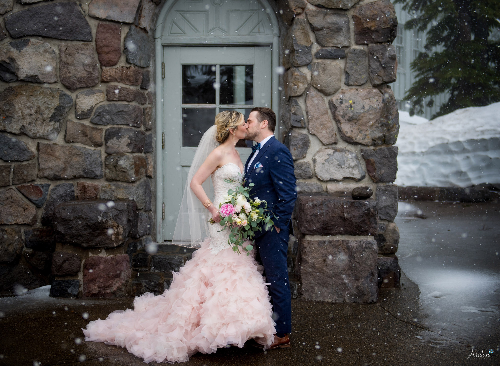 Sarah-Will-001-Timberline-Lodge-Mt-Hood-Oregon-Wedding-Photographer-Aralani-Photography-Sarah_Will_W0168.jpg
