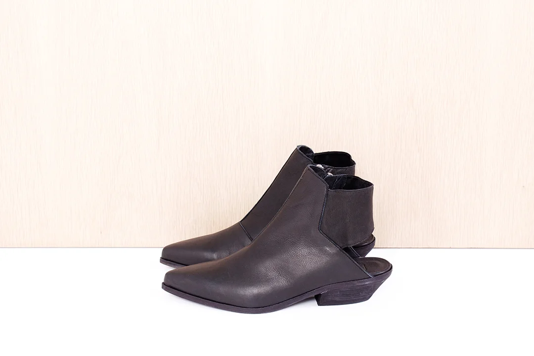 LD TUTTLE "The Wind" in black $560 sizes ( 38, 38.5, 39, 40 available)