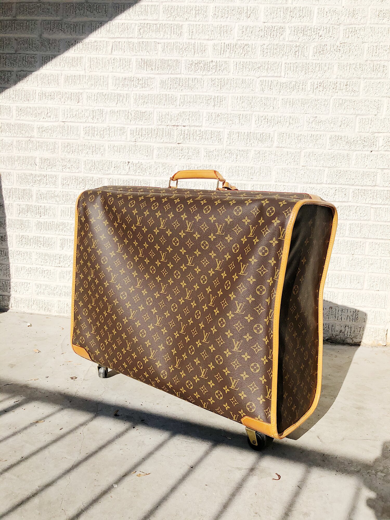 Large Suitcase from Louis Vuitton, 1990s for sale at Pamono