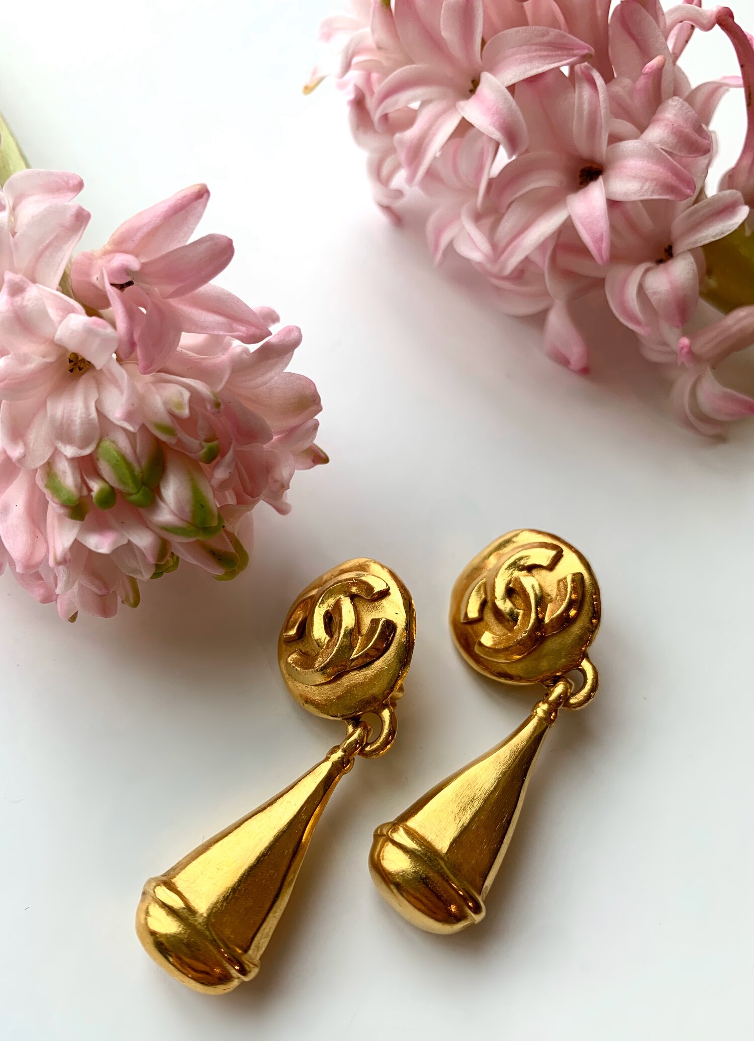 Sold at Auction: Chanel Runway Quatrefoil Clip Earrings, 1996