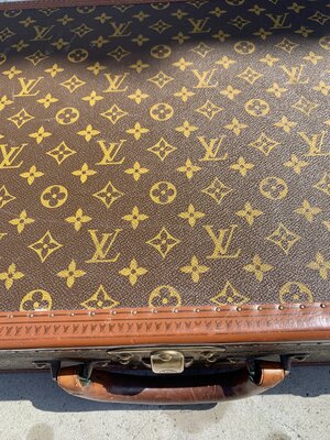 LOUIS VUITTON Suitcase COTTEVILLE in monogram canvas aro…