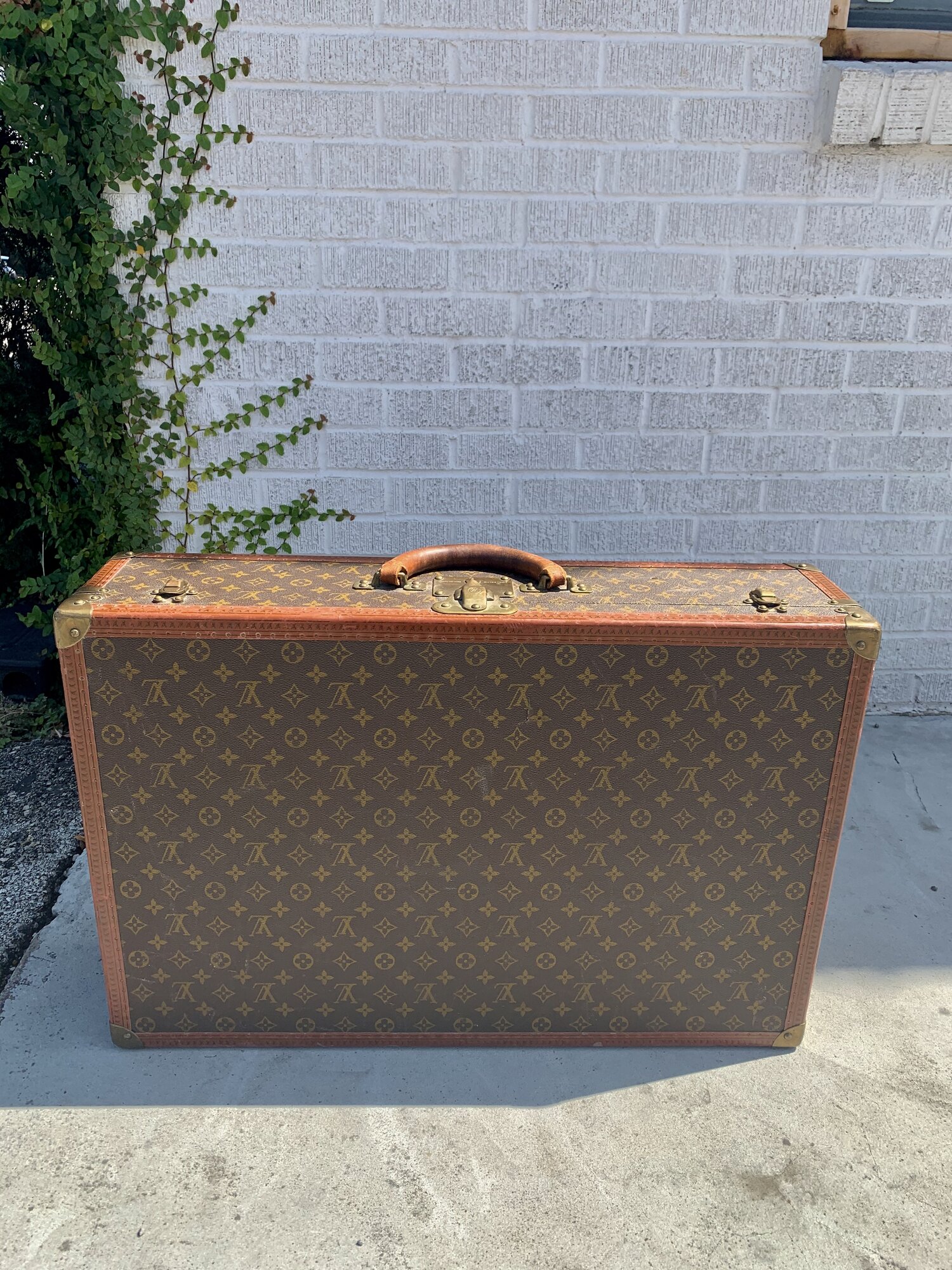 Monogrammed Canvas Suitcase with Zip and Rounded Edges from Louis Vuitton,  1960s for sale at Pamono