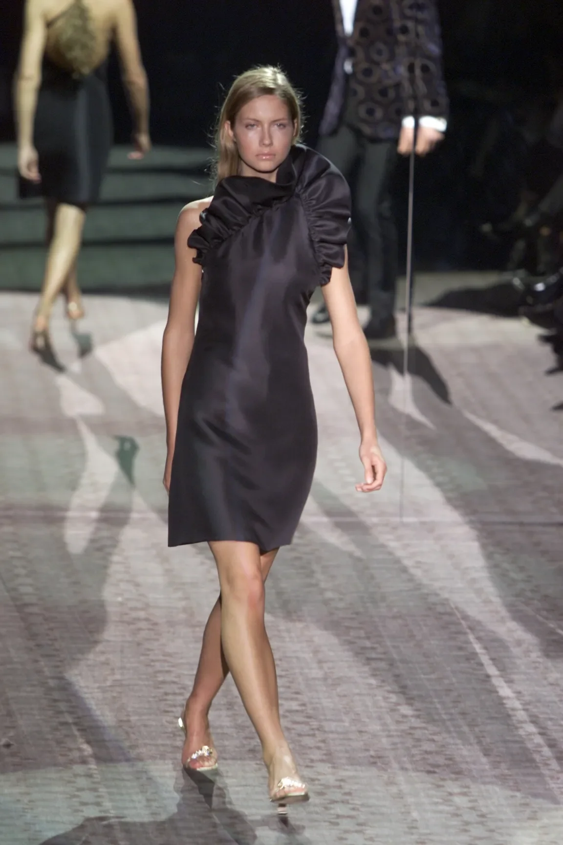 GUCCI-FALL-2000-RTW-50-ANA-CLAUDIA-MICHELS.webp