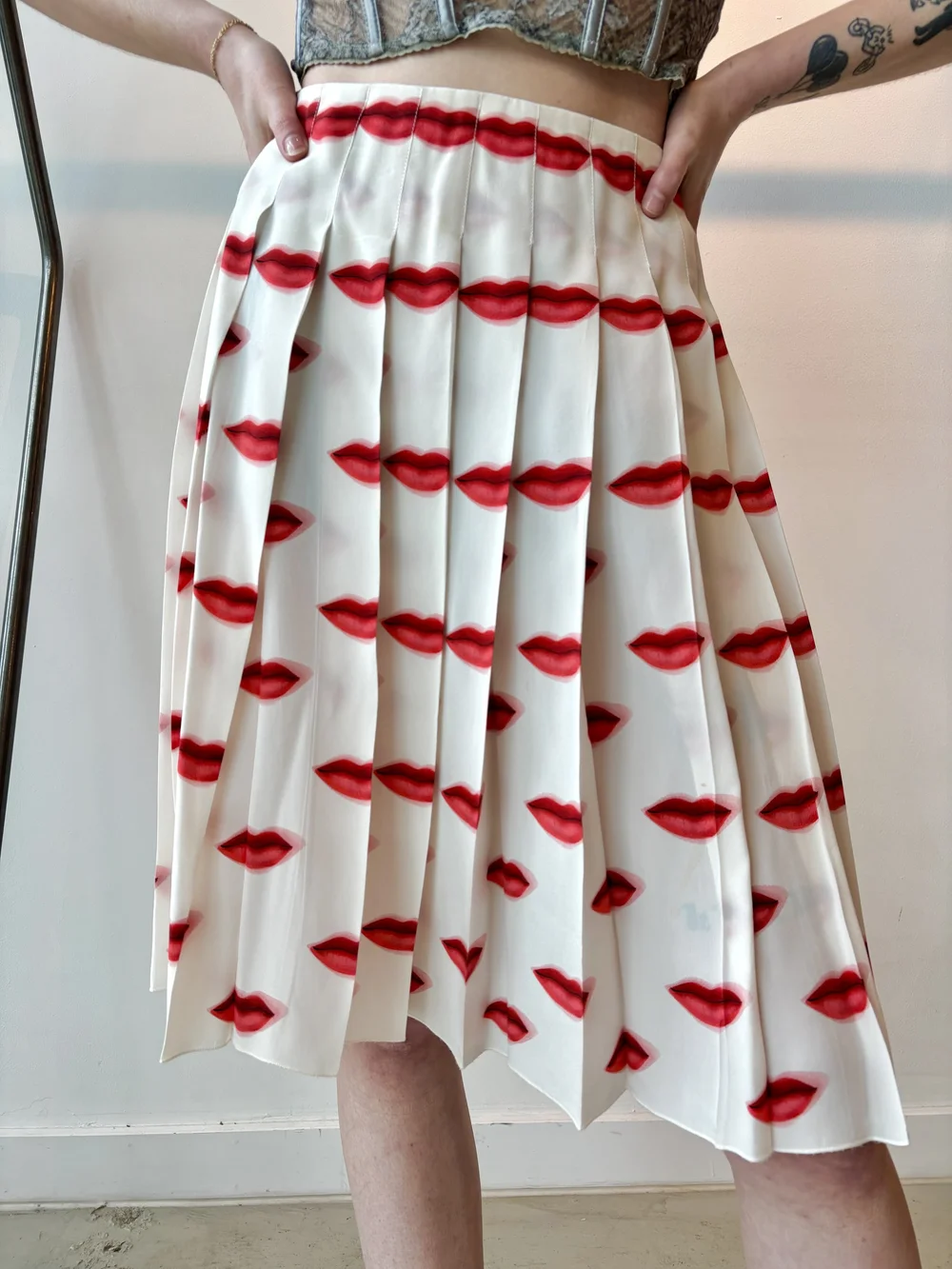 PRADA ICONIC S/S 2000 White + Red Lip Print Pleated Skirt