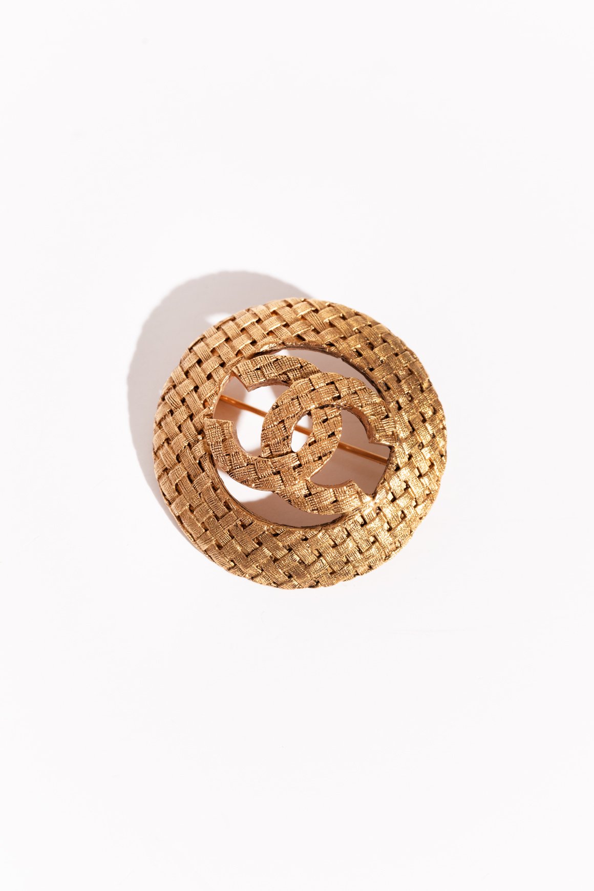 CHANEL 80s Gold Woven Detail Brooch